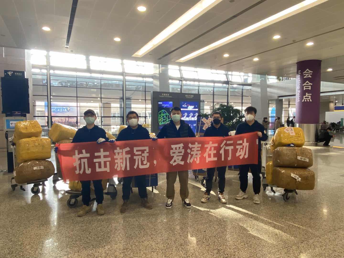 上海机场接货2.jpg